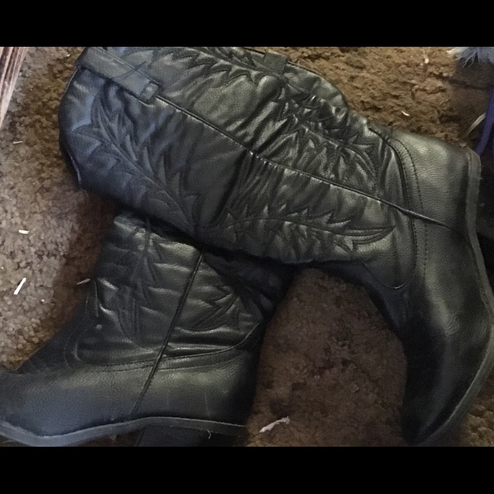 Black heeled boots size 8.5
